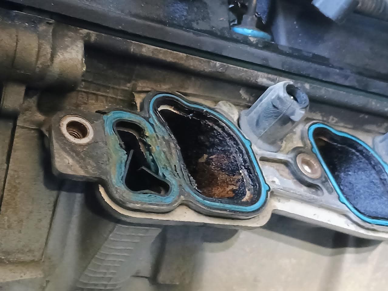 2005 Ford F-150 Intake Manifold Gasket Replacement image 4